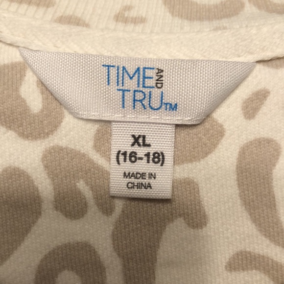 Time and Tru Cheetah sweatshirt with balloon sleeves - Picture 5 of 5